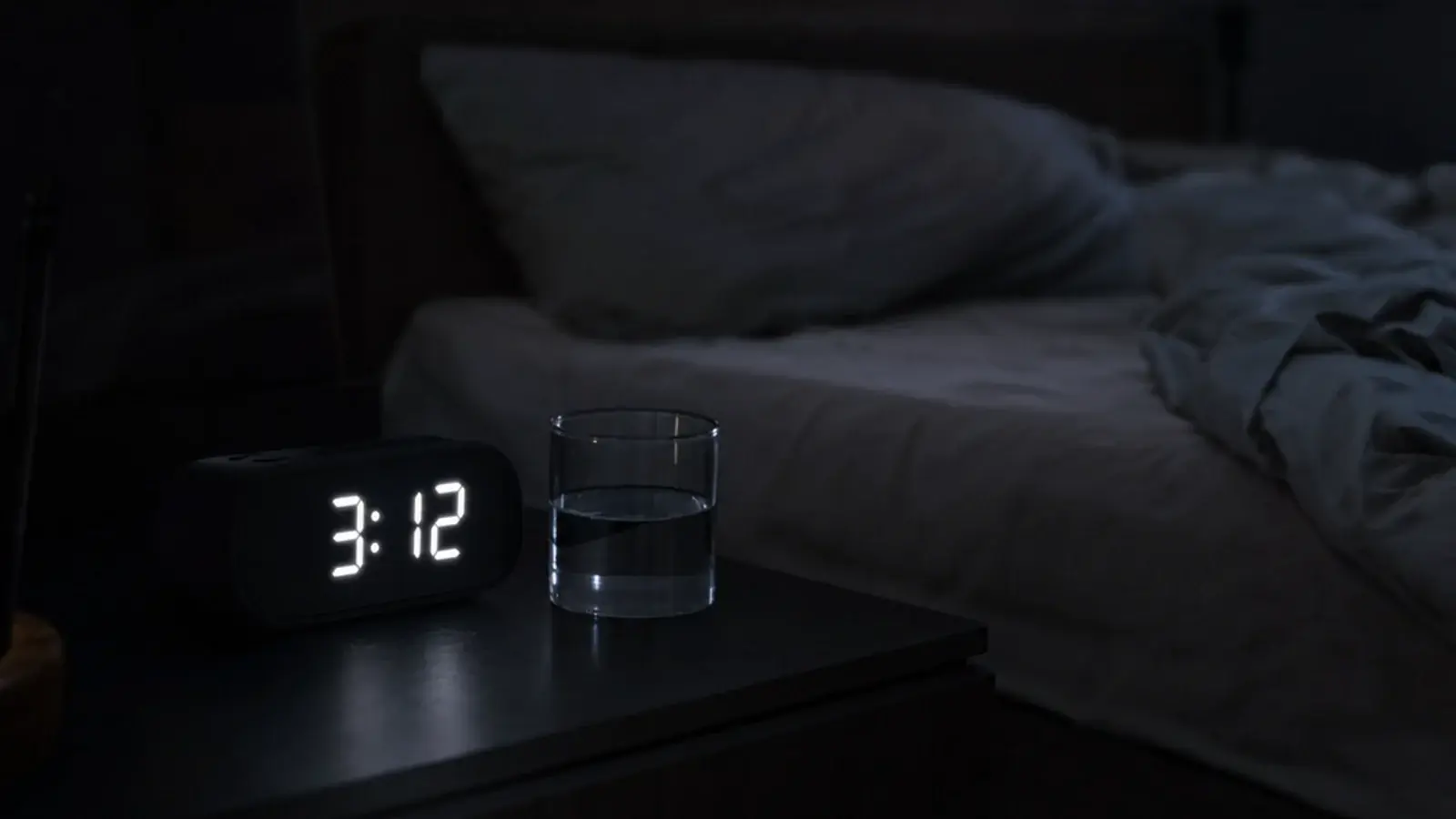 Wakker door de warmte: midden in de nacht wakker in een te warme slaapkamer